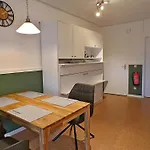 Hébergement de vacances Am Knoten A10 Klima, Grill, Terrasse, Arbeitsbereich Workation Ww-knoten Reiheneckhaus