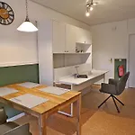Hébergement de vacances Am Knoten A10 Klima, Grill, Terrasse, Arbeitsbereich Workation Ww-knoten Reiheneckhaus *